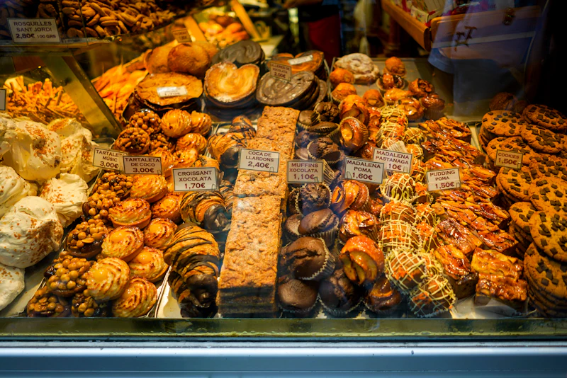 Vitrina llena de pan dulce